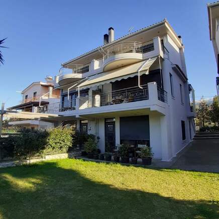 Συγκρότημα 4 Μεζονετών με γκαράζ